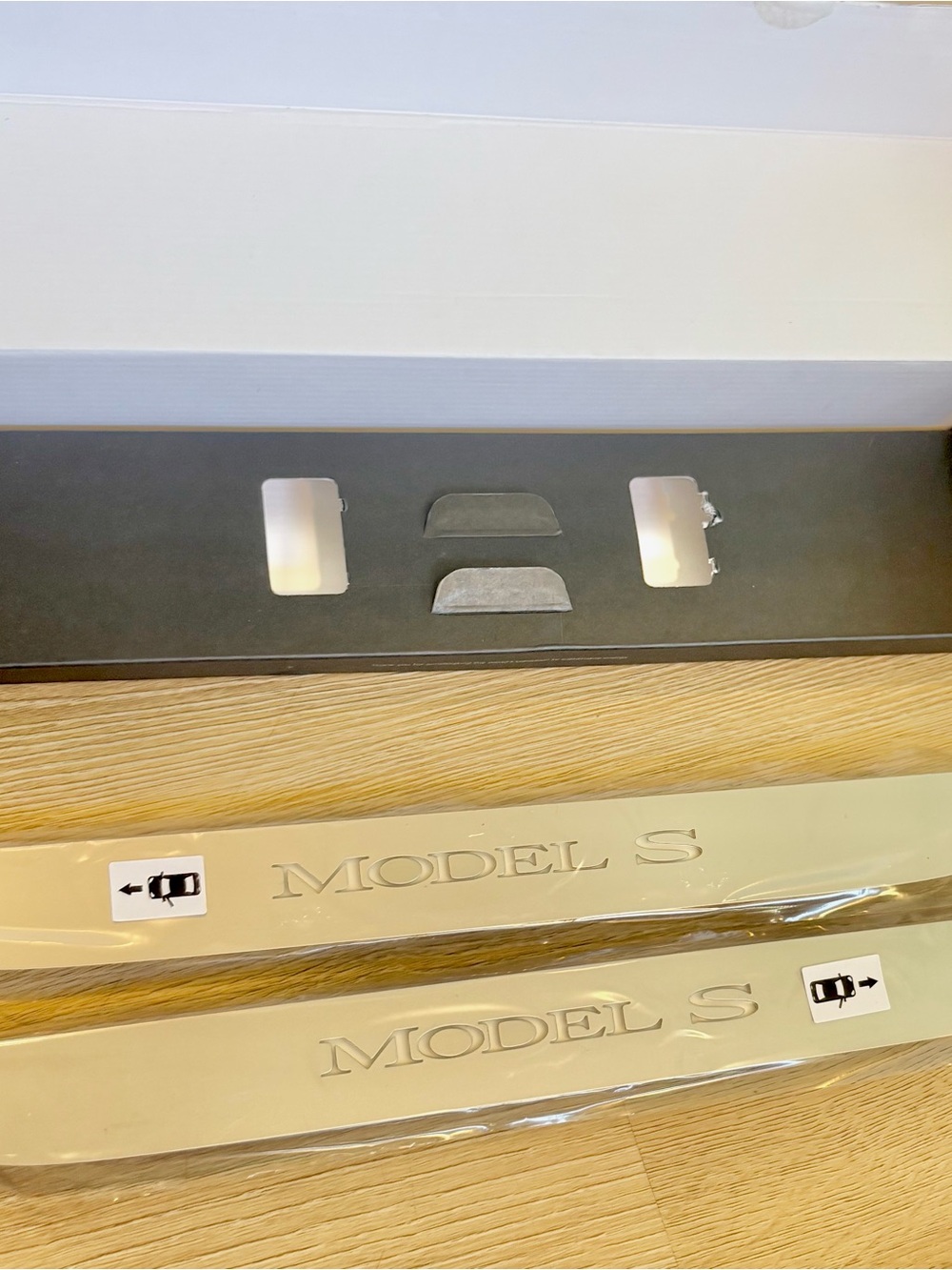 NWT | Genuine OEM Tesla Model S Illuminated Doorsill Plates | PN: 1537258-00-A - Picture 5 of 7